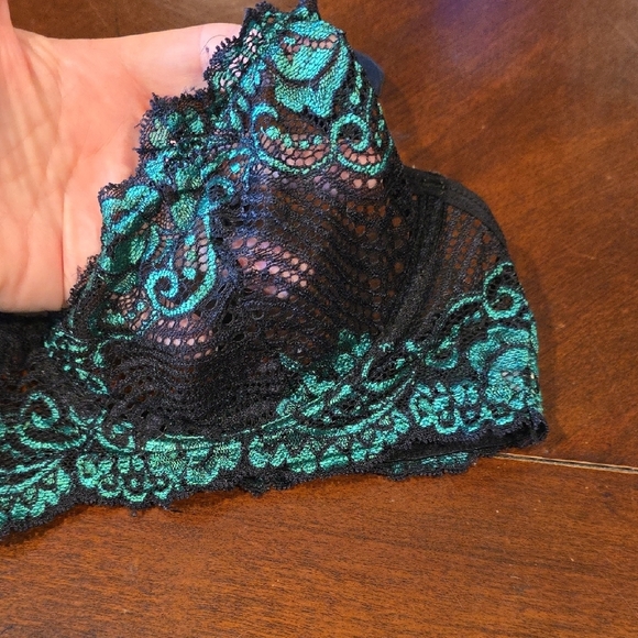 (J15) Source Unknown Black and Green Lace Bra with Underwire - Picture 3 of 6